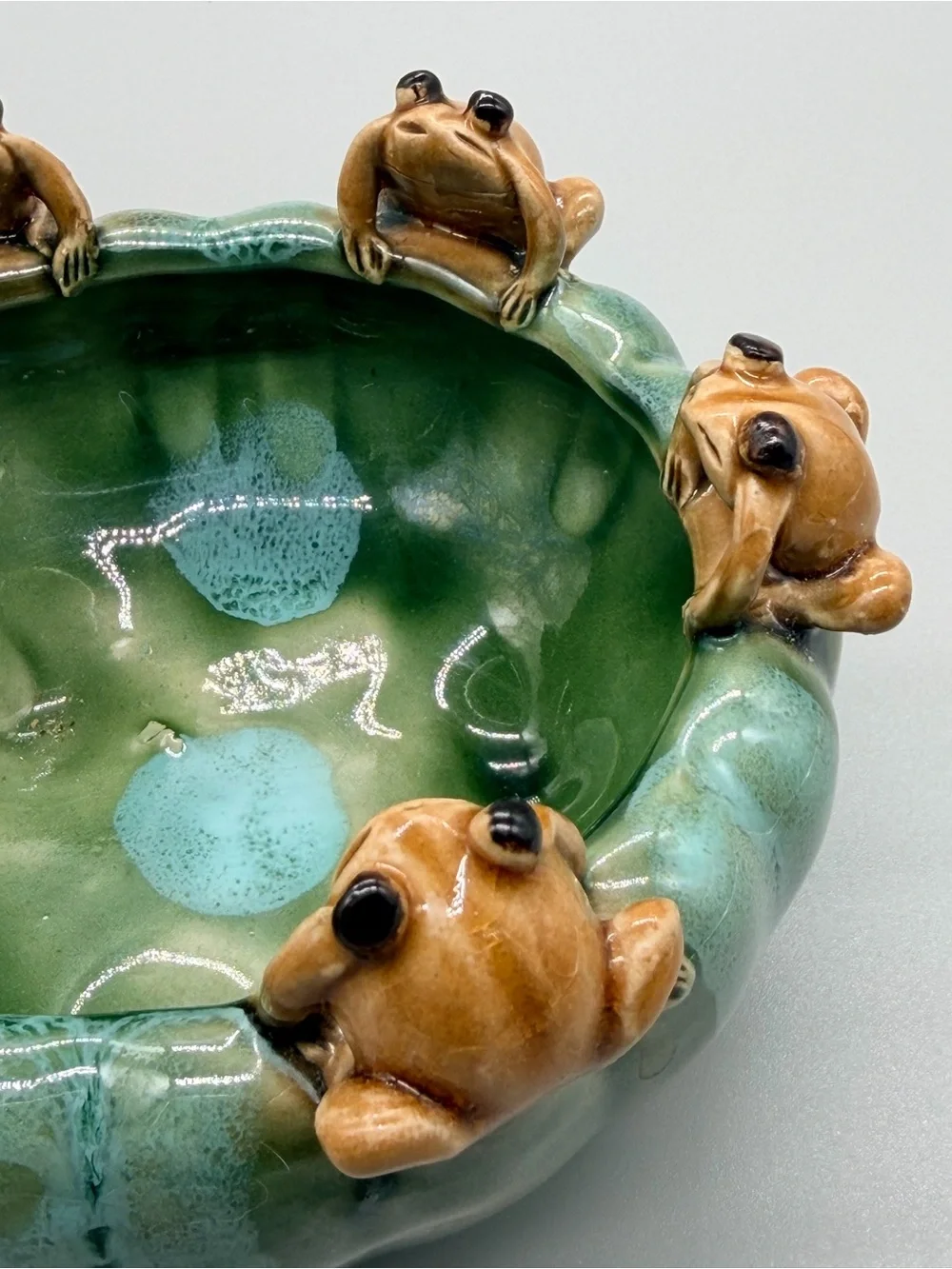 VTG Majolica Style Ceramic 6 Frogs Bowl Planter Green Drip Glaze Lily Pad 5